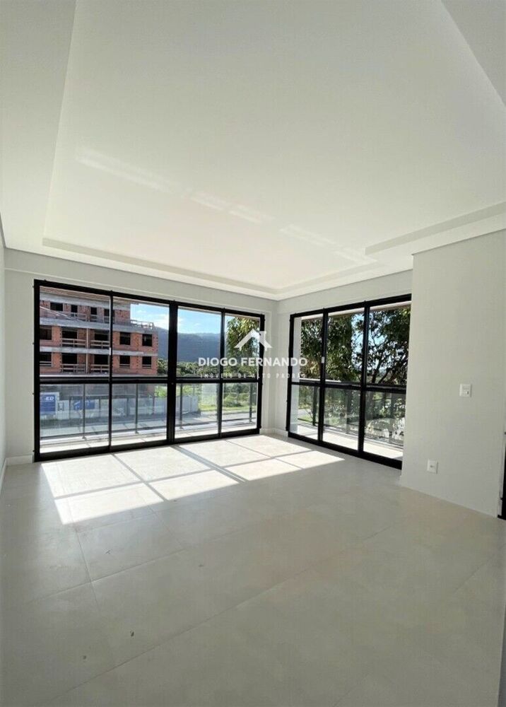 Apartamento à venda com 3 quartos, 94m² - Foto 2