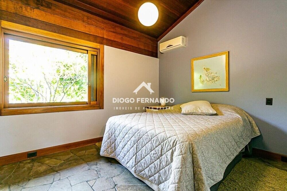 Casa à venda com 3 quartos, 300m² - Foto 2