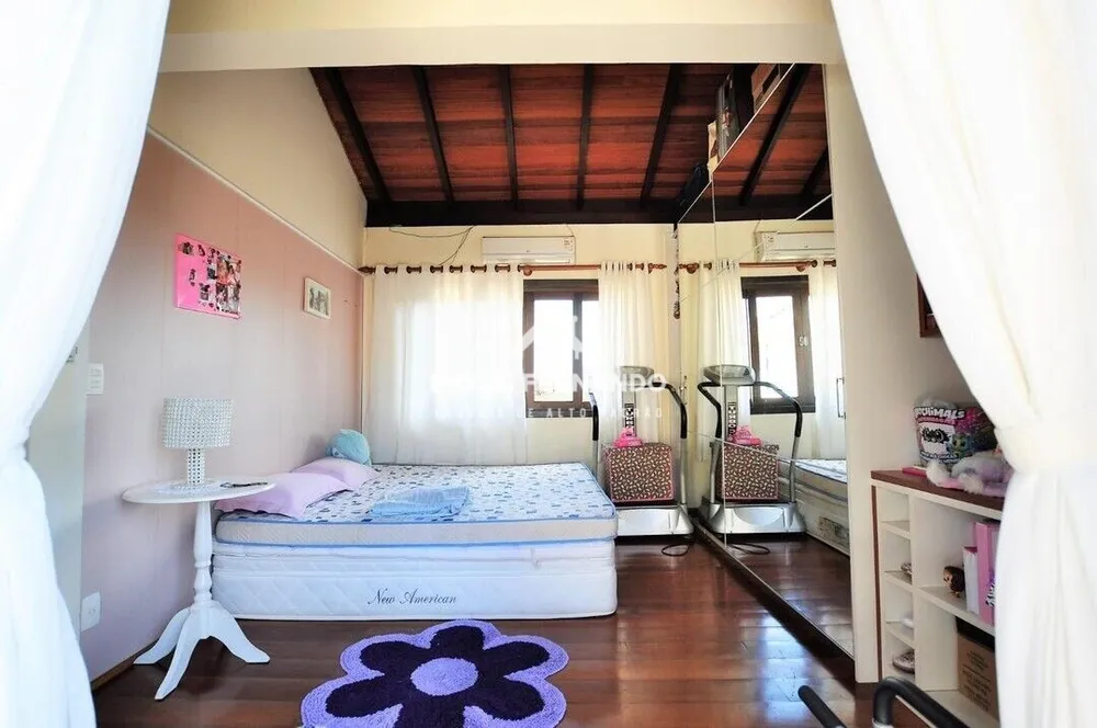 Casa, 5 quartos, 305 m² - Foto 1