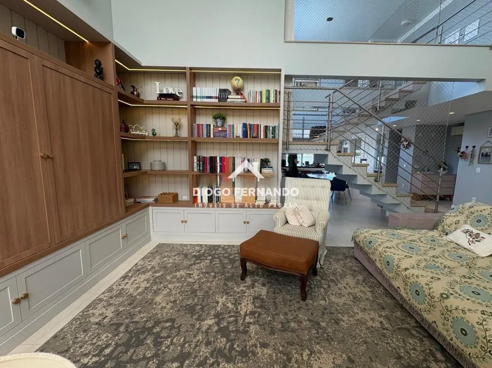 Casa, 4 quartos, 354 m² - Foto 1