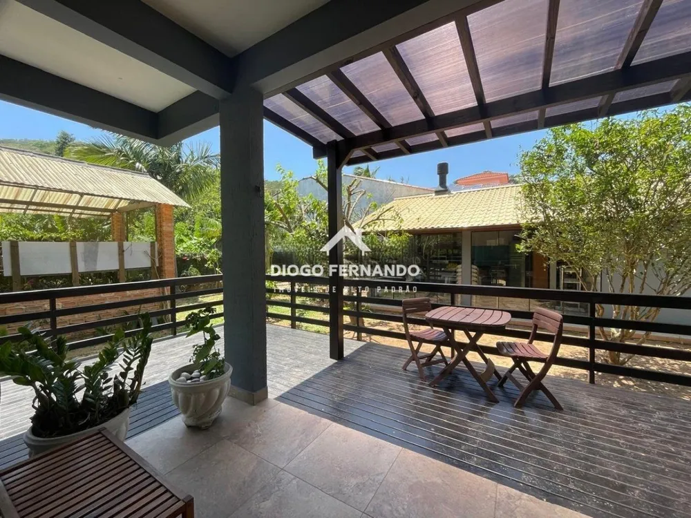 Casa, 5 quartos, 225 m² - Foto 1
