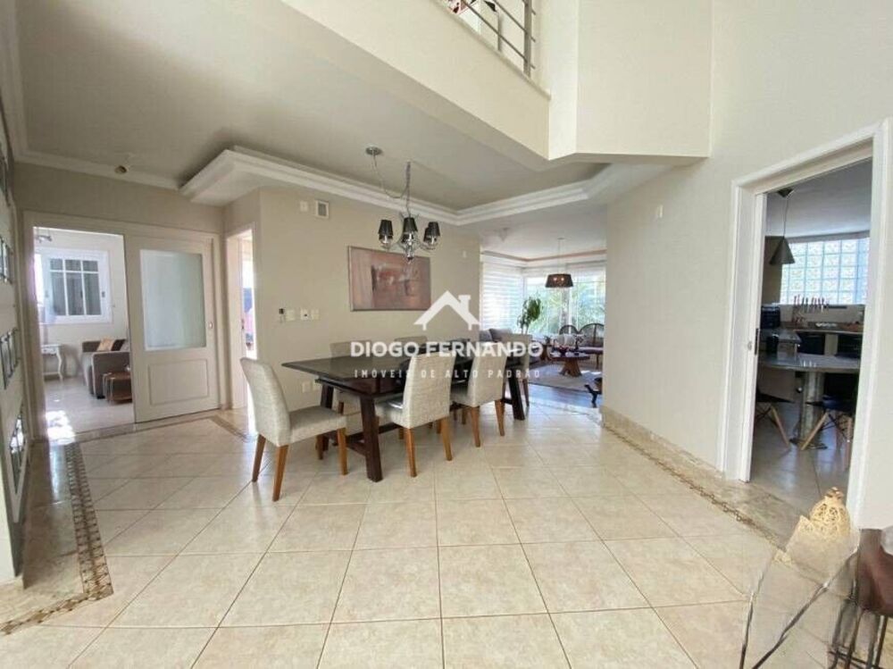 Casa de Condomínio à venda com 4 quartos, 390m² - Foto 1
