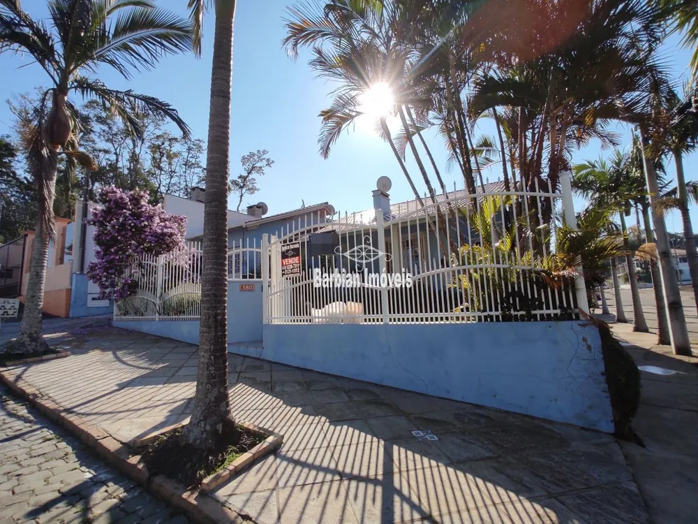 Casa, 3 quartos, 211 m² - Foto 2