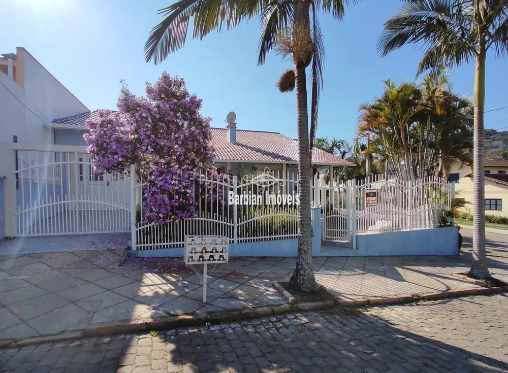 Casa, 3 quartos, 211 m² - Foto 1