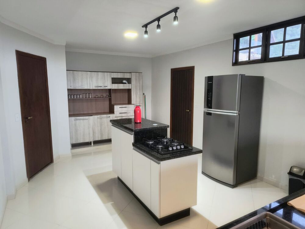 Casa para alugar com 2 quartos, 380m² - Foto 4