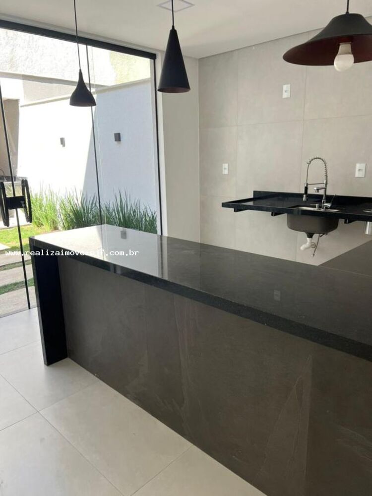 Casa à venda com 3 quartos, 200m² - Foto 3
