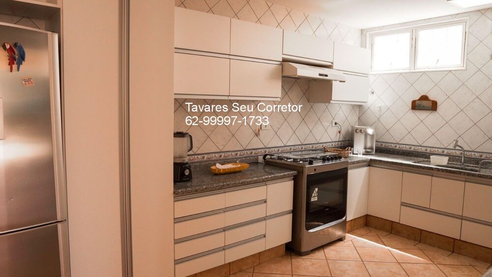 Casa à venda com 4 quartos, 300m² - Foto 2