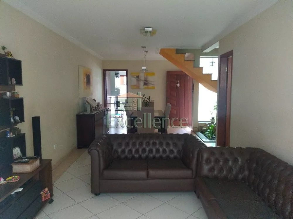 Sobrado à venda com 3 quartos, 180m² - Foto 1