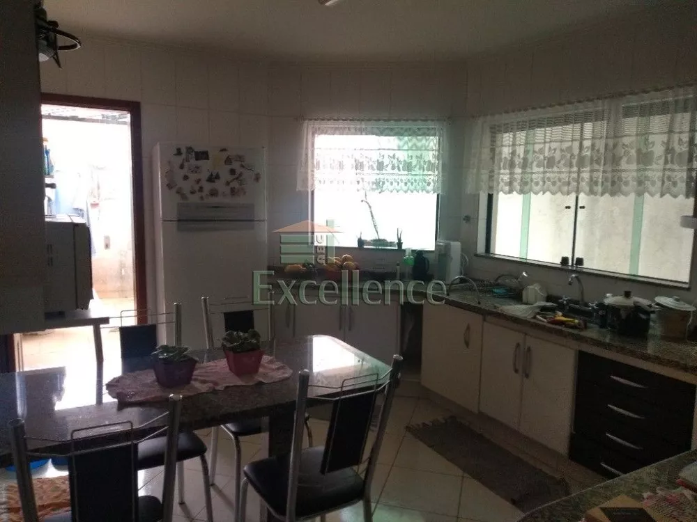 Sobrado à venda com 3 quartos, 180m² - Foto 4