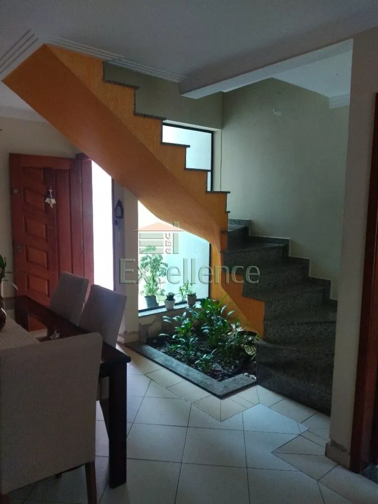 Sobrado à venda com 3 quartos, 180m² - Foto 3