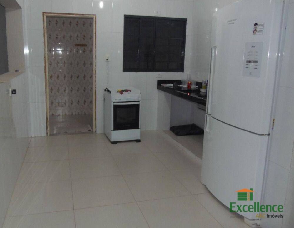 Casa, 3 quartos, 216 m² - Foto 2