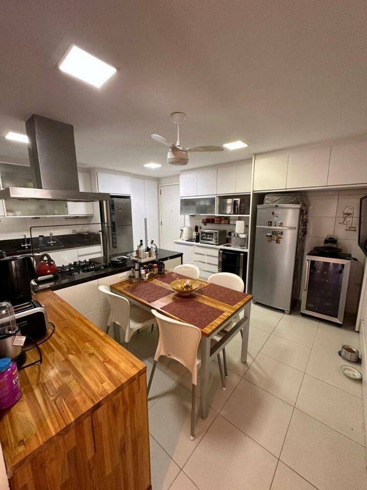 Apartamento à venda com 4 quartos, 240m² - Foto 2