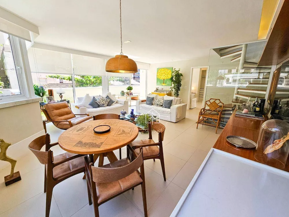 Cobertura, 3 quartos, 225 m² - Foto 1