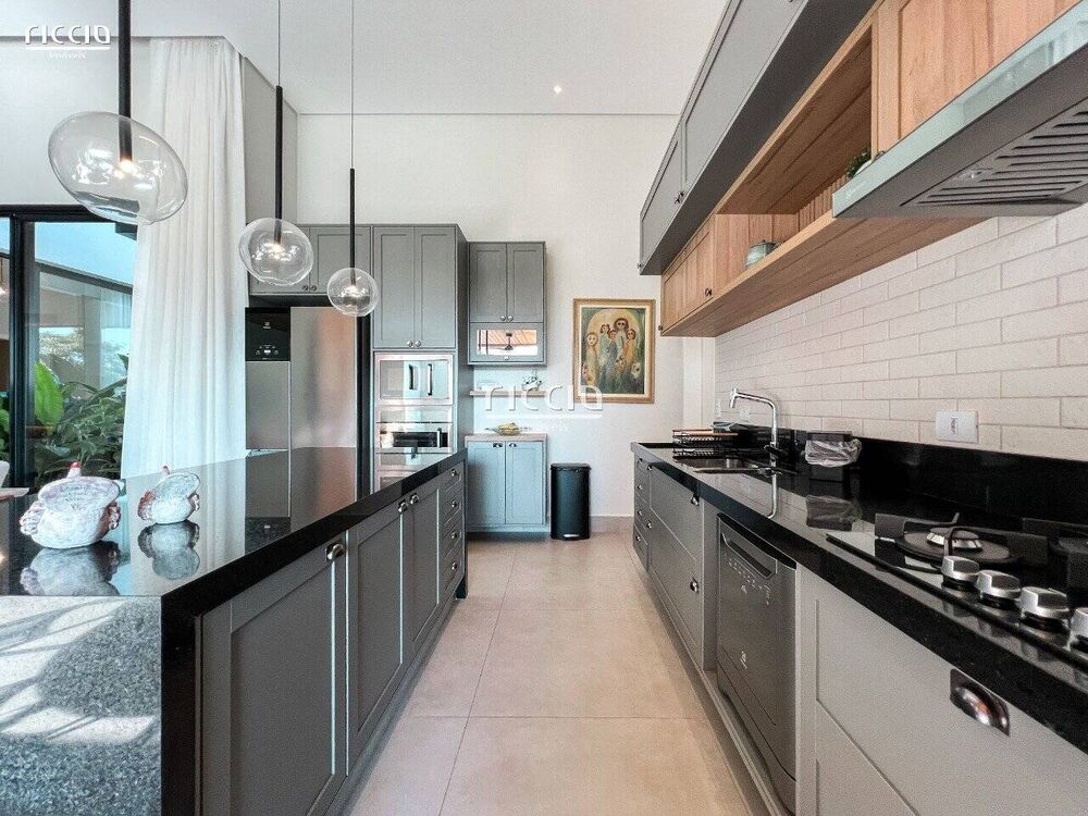Casa à venda com 3 quartos, 271m² - Foto 3