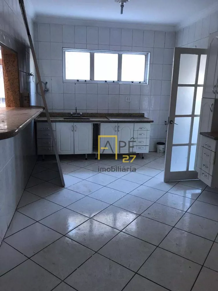 Apartamento à venda com 3 quartos, 146m² - Foto 2