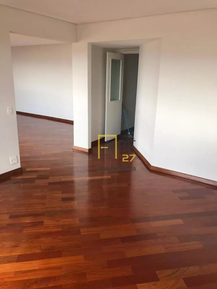 Apartamento para alugar com 4 quartos, 210m² - Foto 2