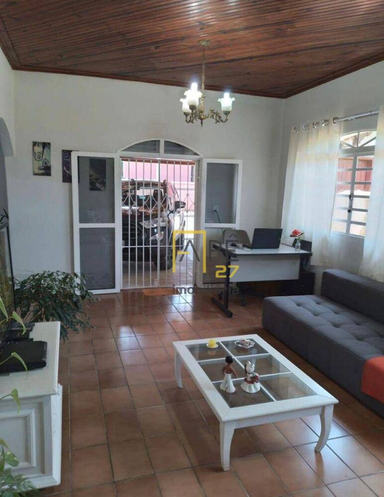 Casa à venda com 3 quartos, 200m² - Foto 1