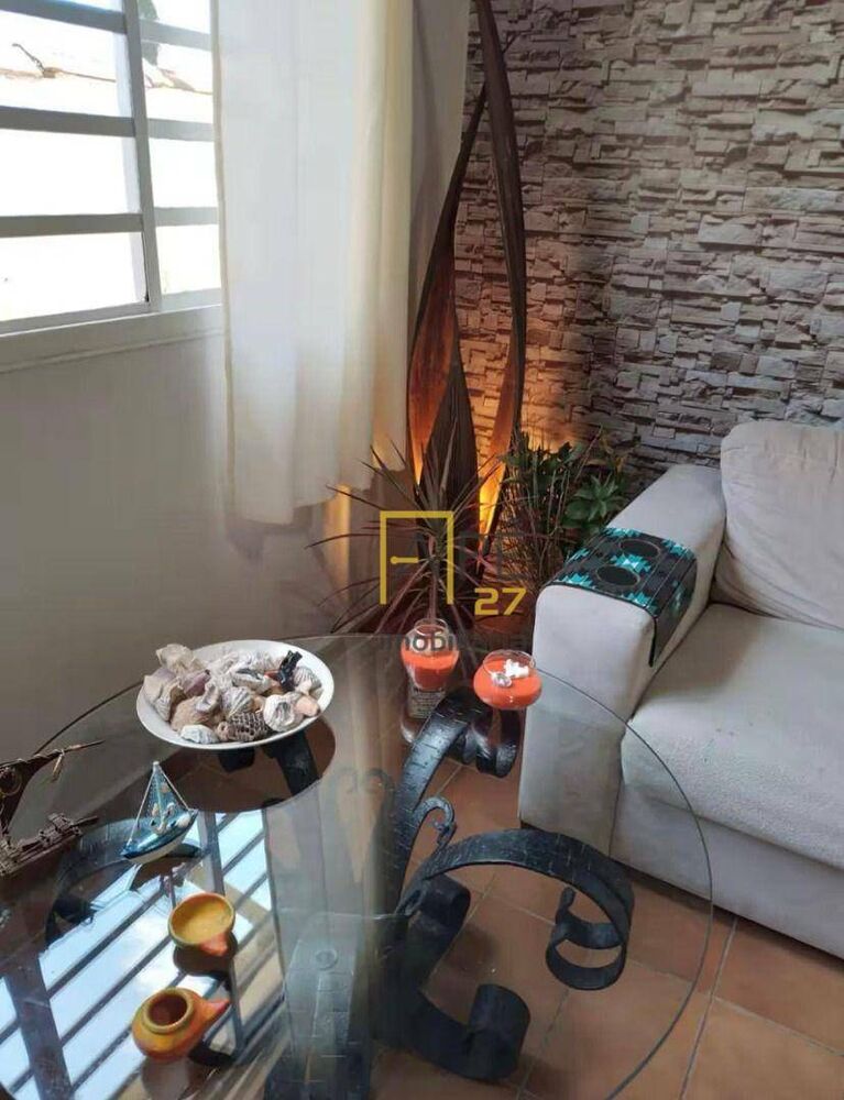 Casa à venda com 3 quartos, 200m² - Foto 2