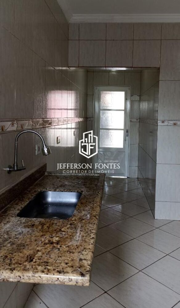 Casa à venda com 2 quartos, 110m² - Foto 3