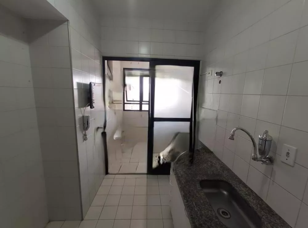 Apartamento à venda com 2 quartos, 70m² - Foto 3