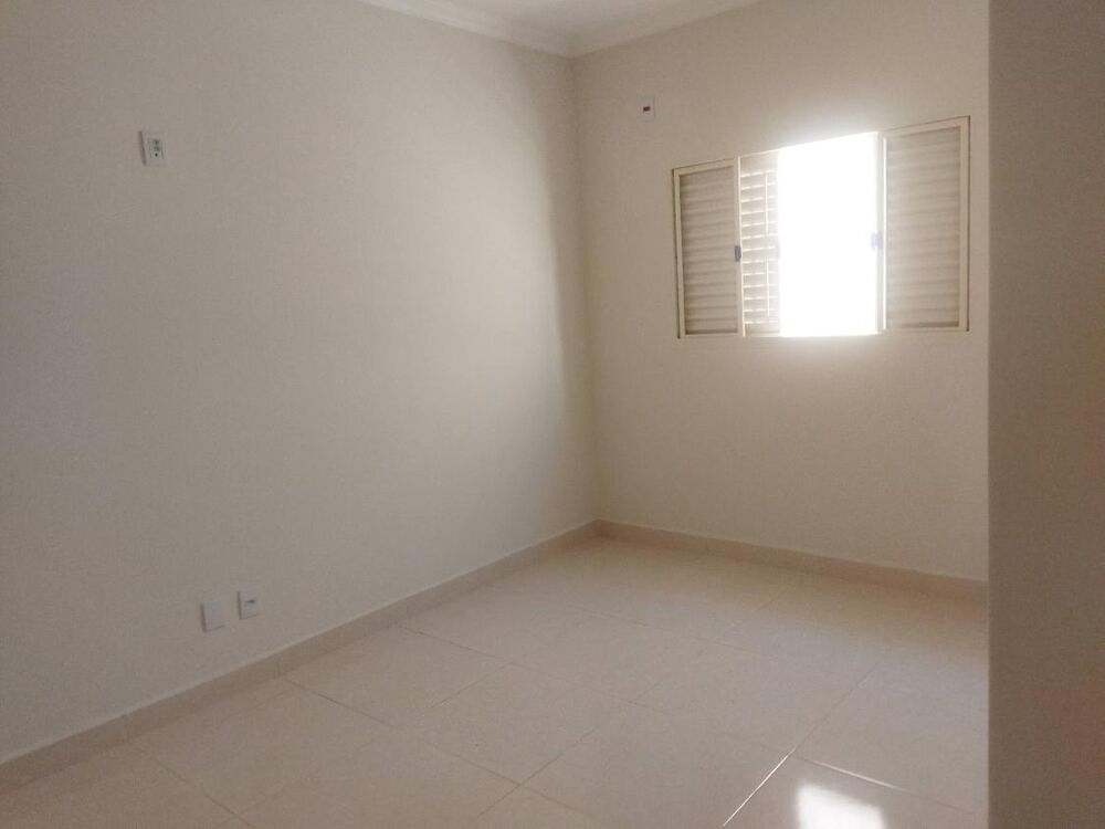 Casa à venda com 4 quartos, 150m² - Foto 1