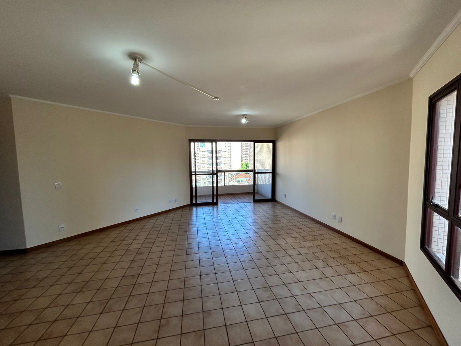 Apartamento à venda com 3 quartos, 100m² - Foto 8