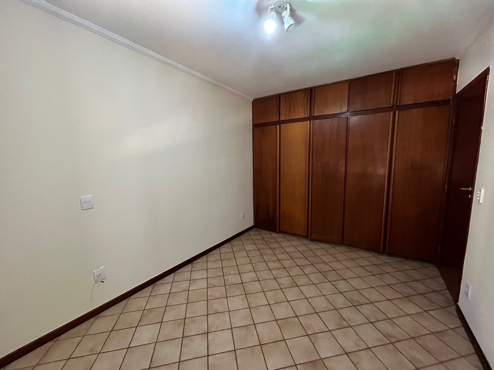 Apartamento à venda com 3 quartos, 100m² - Foto 2