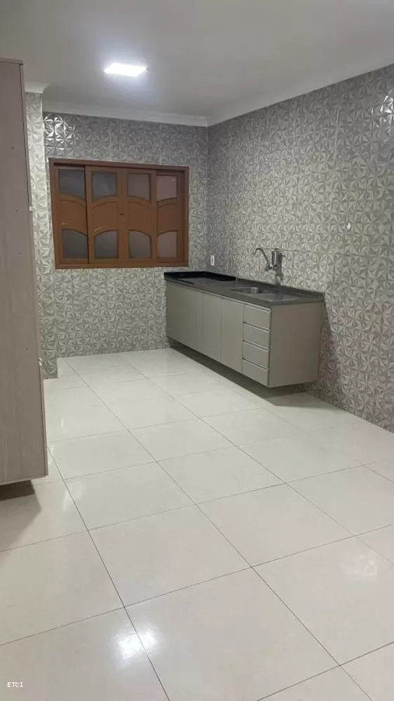 Casa à venda com 2 quartos, 80m² - Foto 3