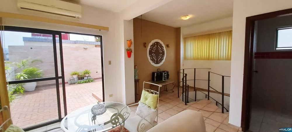 Cobertura à venda com 4 quartos, 180m² - Foto 1