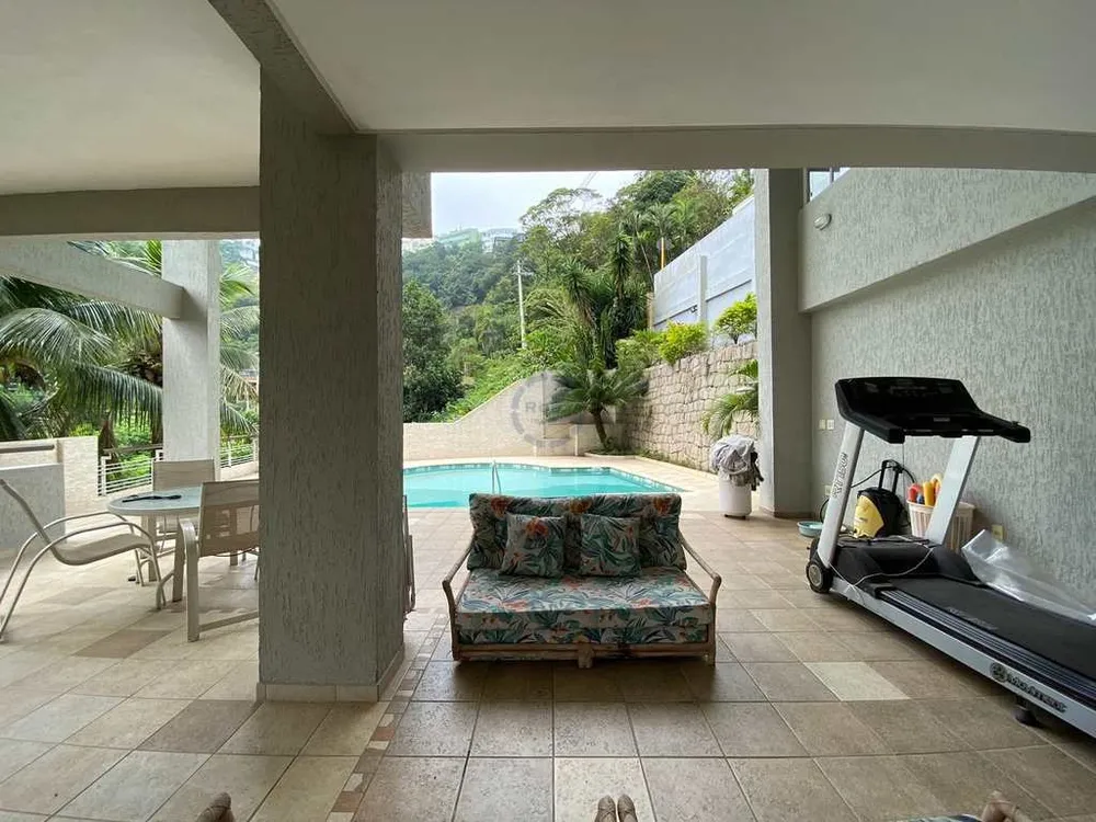 Casa, 6 quartos, 824 m² - Foto 1