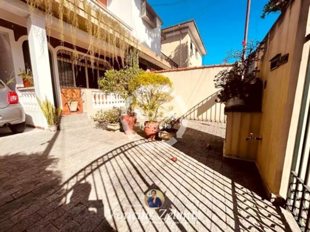 Casa à venda com 3 quartos, 156m² - Foto 1
