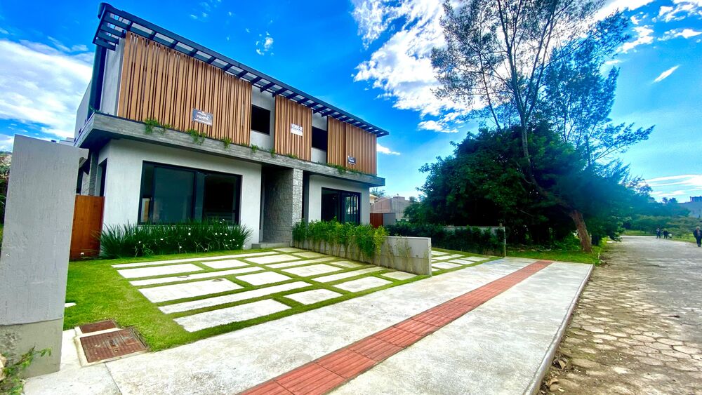 Casa à venda com 3 quartos, 149m² - Foto 1