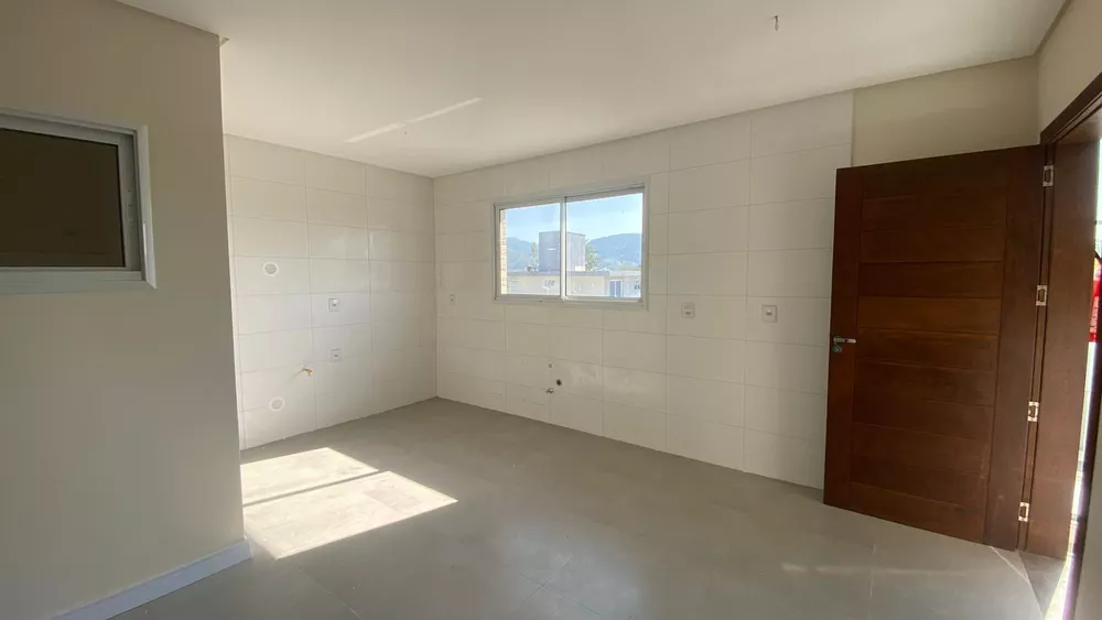 Apartamento à venda com 2 quartos, 70m² - Foto 2