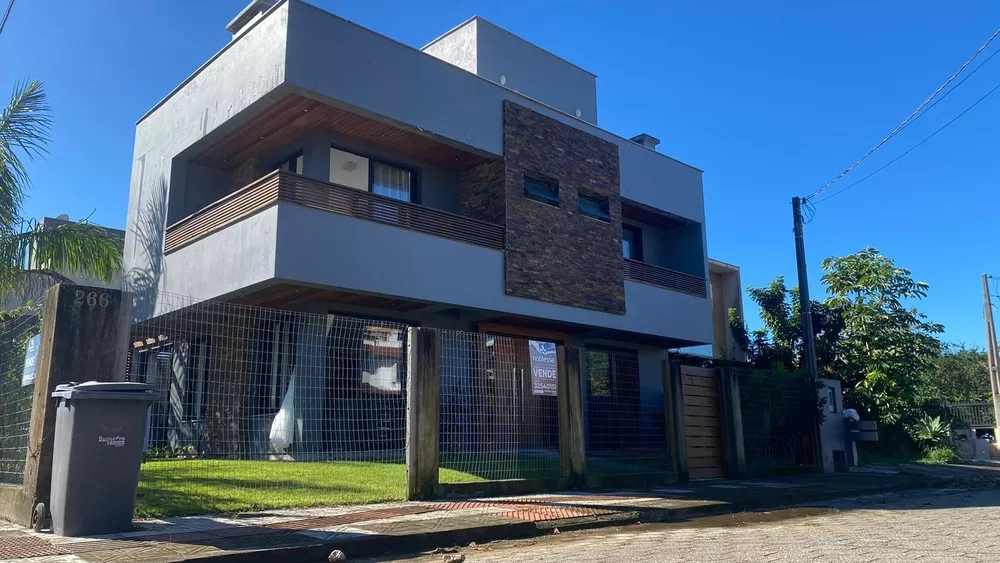 Casa à venda com 3 quartos, 147m² - Foto 1