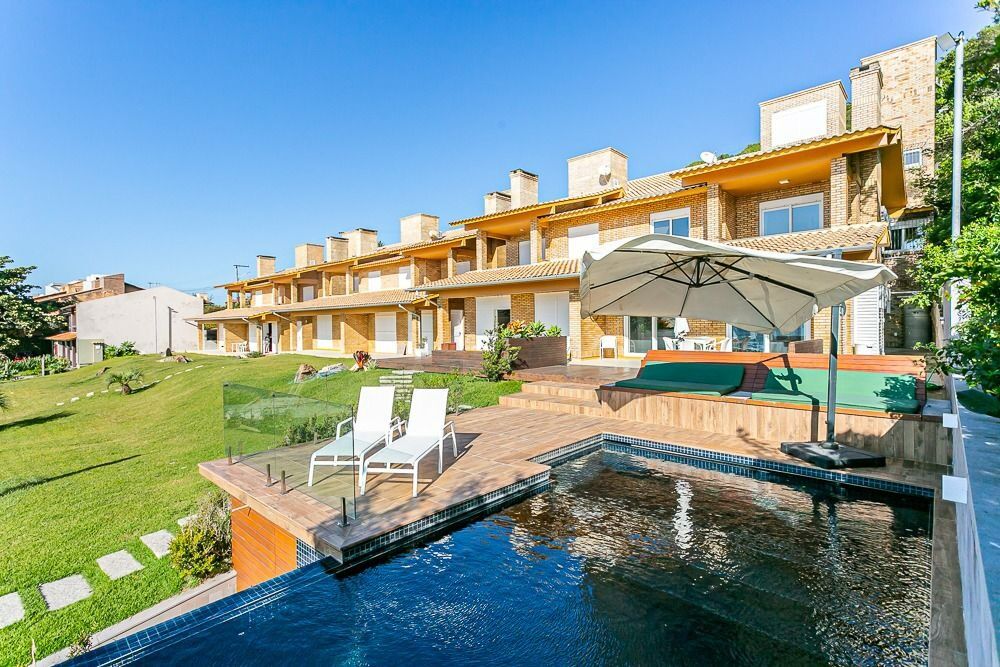 Casa, 5 quartos, 220 m² - Foto 1