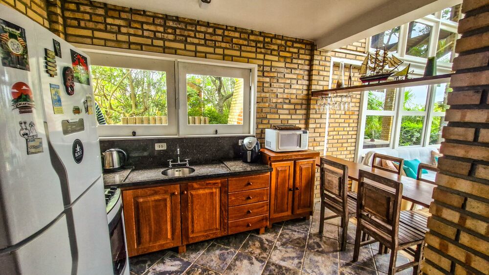 Casa à venda com 3 quartos, 192m² - Foto 1