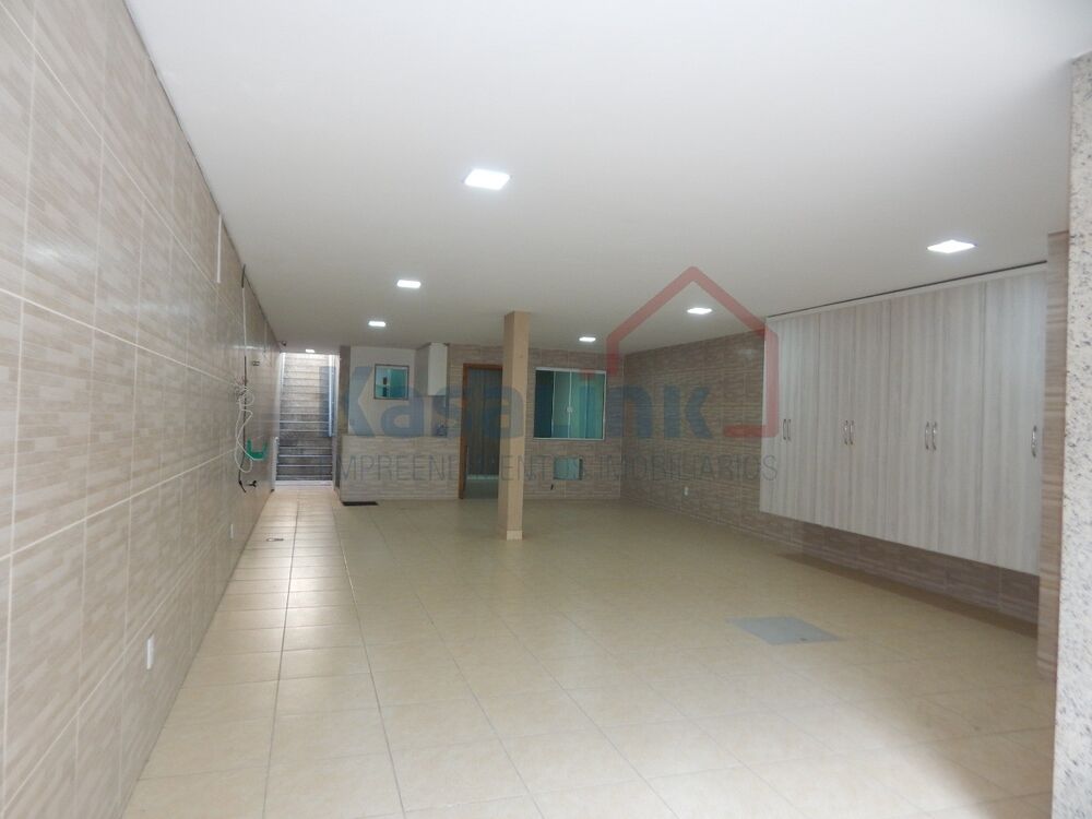 Casa à venda com 4 quartos, 330m² - Foto 1