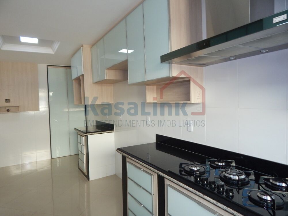 Casa à venda com 4 quartos, 330m² - Foto 13