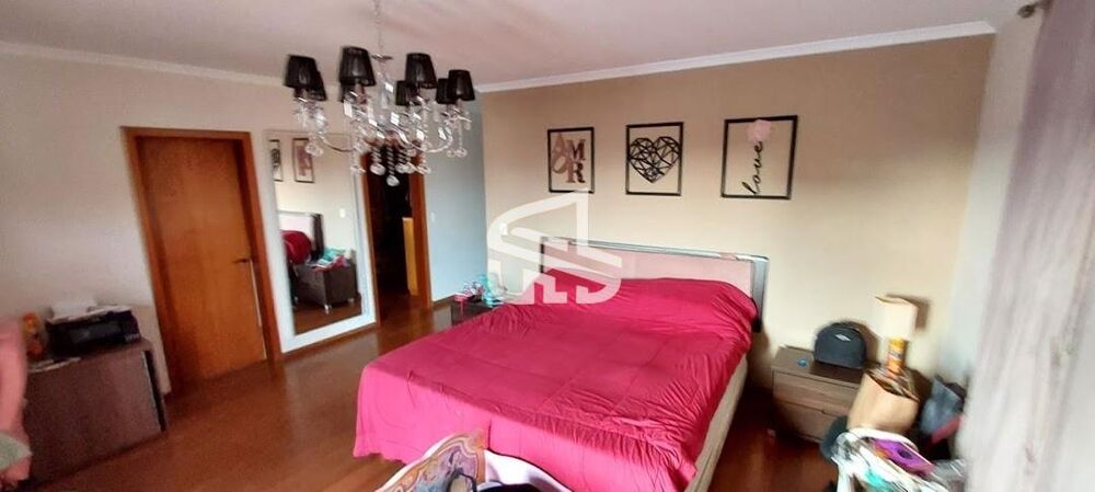 Sobrado à venda com 4 quartos, 400m² - Foto 1
