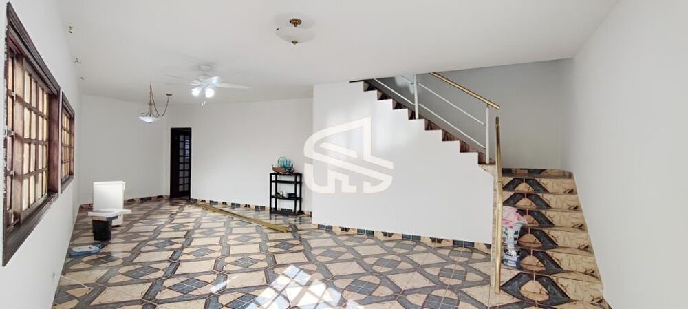 Sobrado à venda com 3 quartos, 336m² - Foto 1