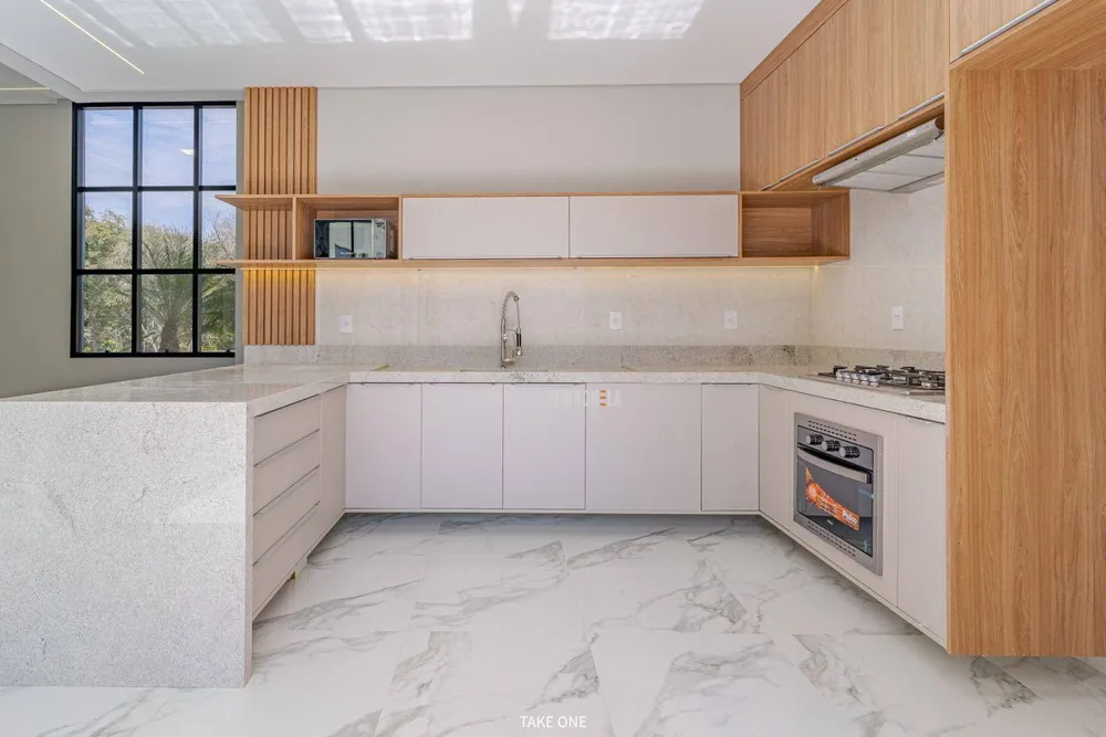 Casa, 3 quartos, 194 m² - Foto 1
