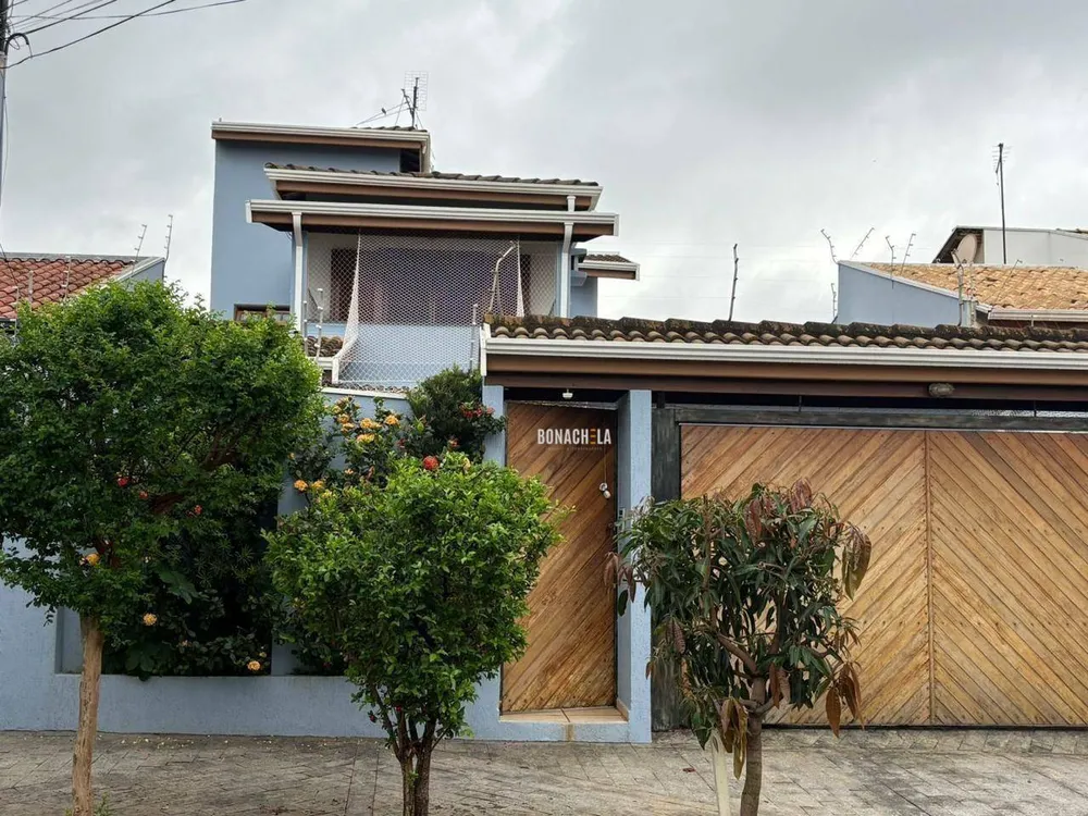 Casa, 3 quartos, 243 m² - Foto 1