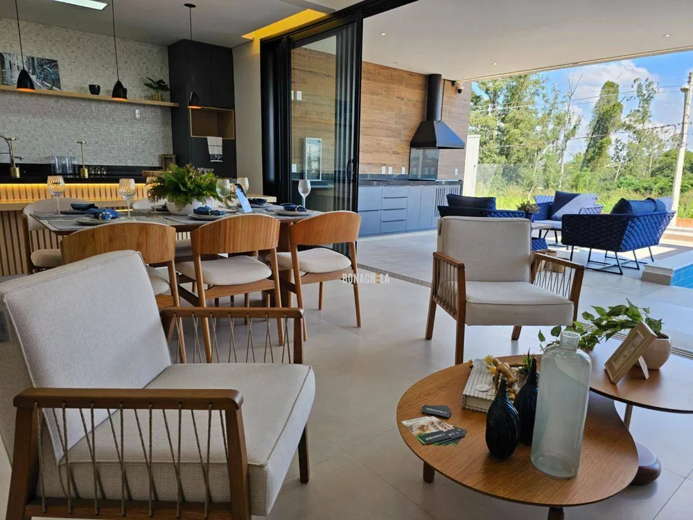 Casa, 3 quartos, 244 m² - Foto 1