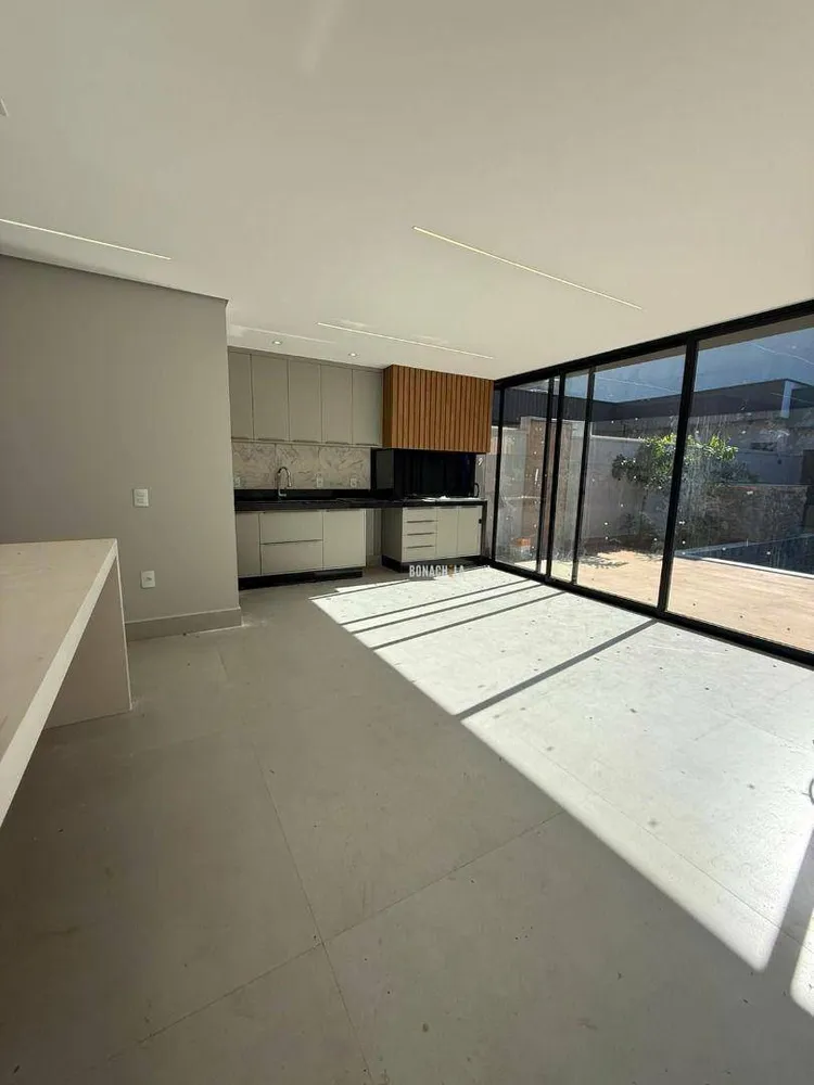 Casa, 3 quartos, 212 m² - Foto 4