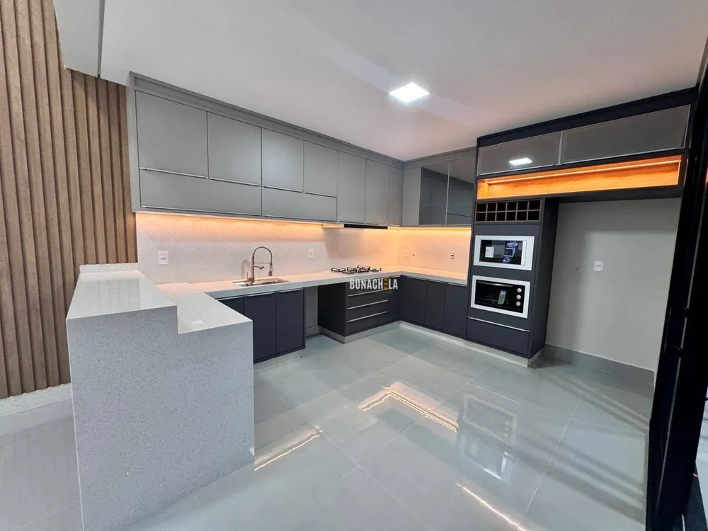 Casa, 3 quartos, 194 m² - Foto 1