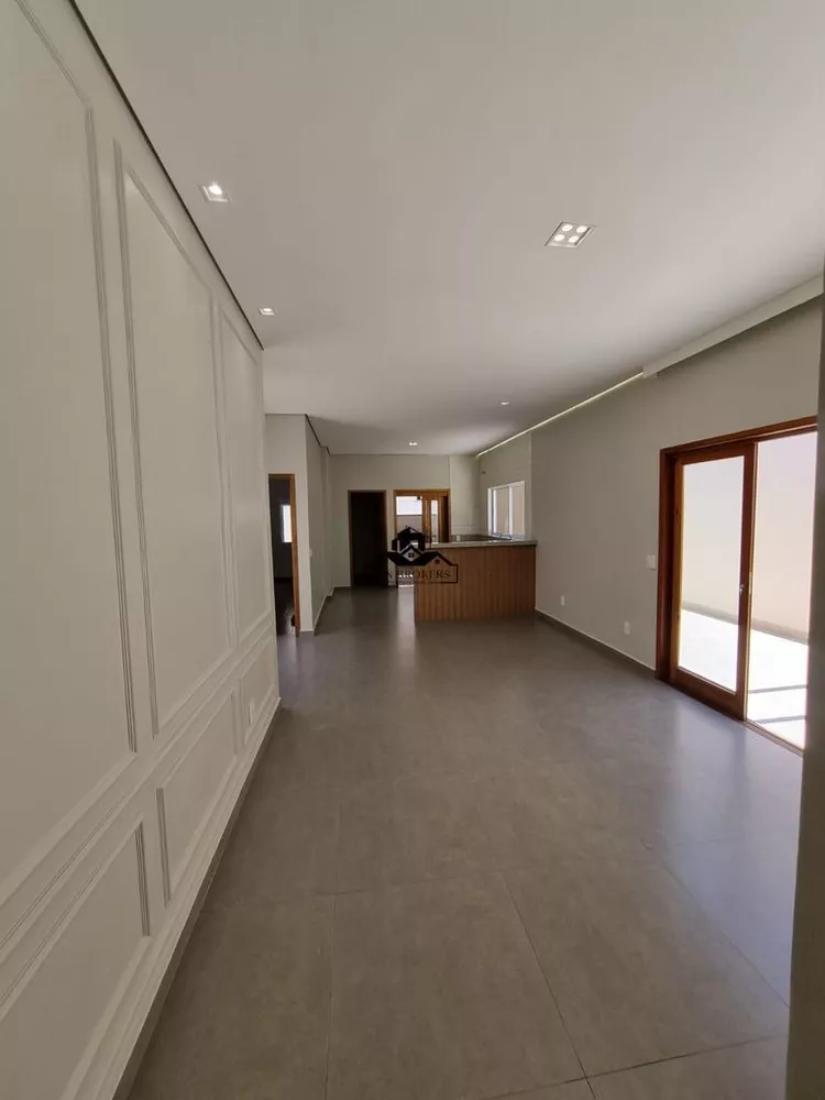 Sobrado à venda com 5 quartos, 270m² - Foto 1