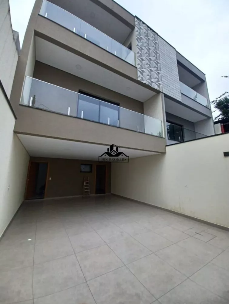 Sobrado à venda com 3 quartos, 200m² - Foto 1