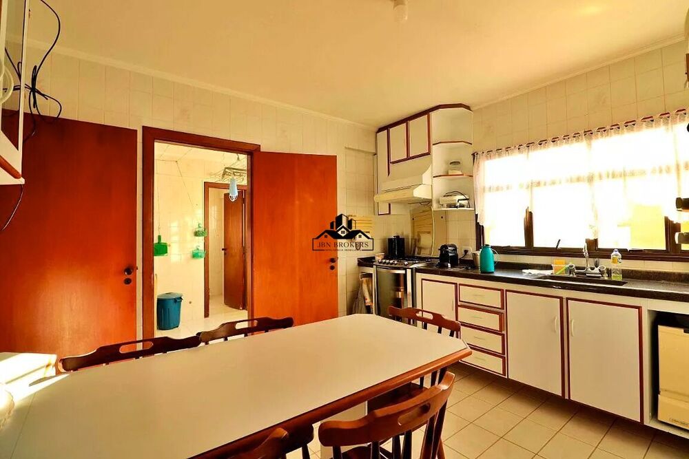 Apartamento à venda com 3 quartos, 135m² - Foto 1