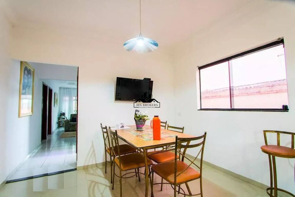 Casa, 4 quartos, 224 m² - Foto 1