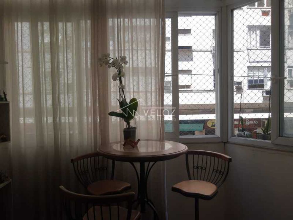 Apartamento à venda com 3 quartos, 130m² - Foto 2